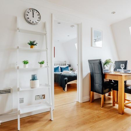 Central 3 Bed Apartment At Regents Court, Newbury Newbury  Extérieur photo