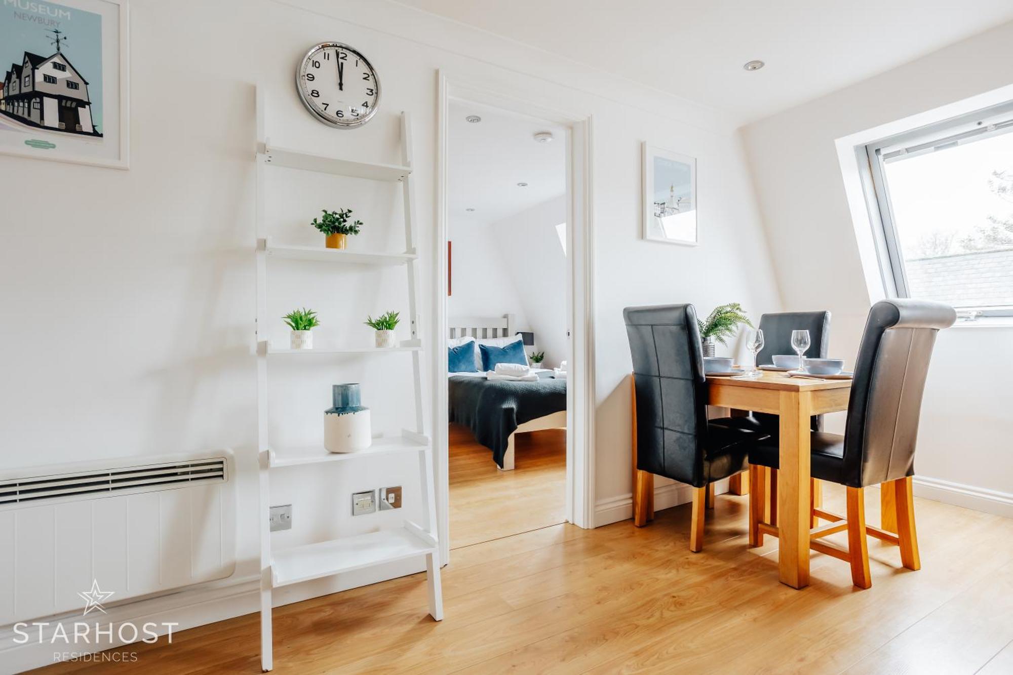 Central 3 Bed Apartment At Regents Court, Newbury Newbury  Extérieur photo