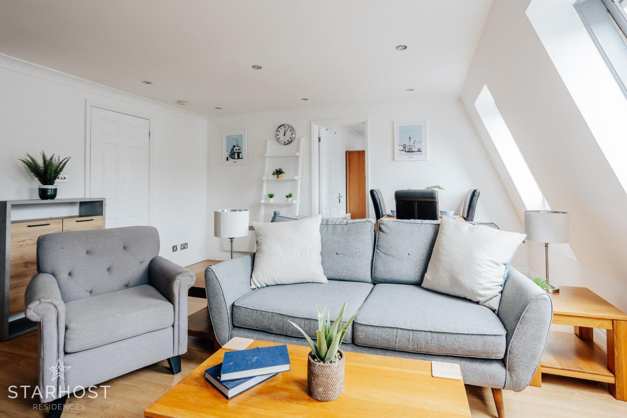 Central 3 Bed Apartment At Regents Court, Newbury Newbury  Extérieur photo