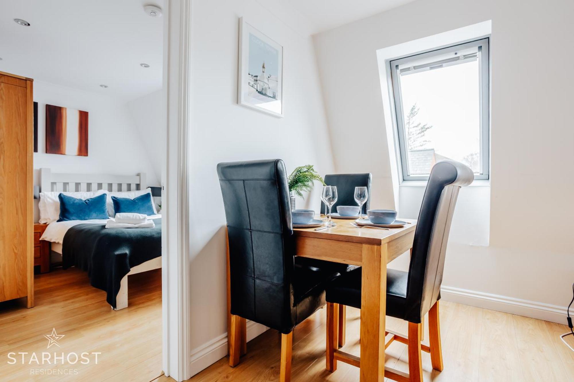 Central 3 Bed Apartment At Regents Court, Newbury Newbury  Extérieur photo