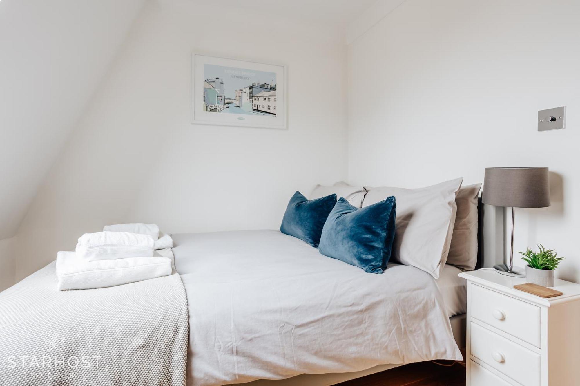 Central 3 Bed Apartment At Regents Court, Newbury Newbury  Extérieur photo