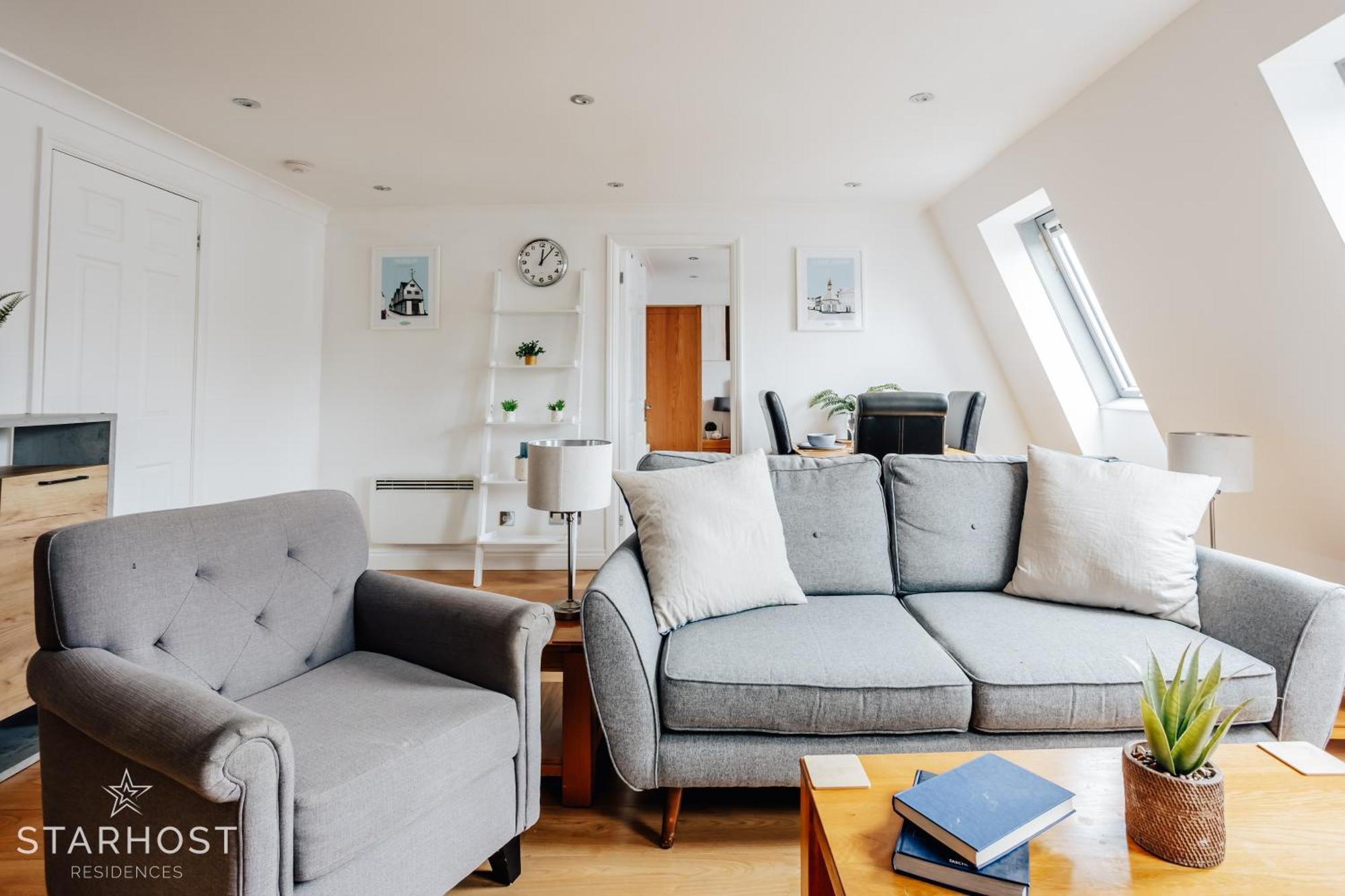 Central 3 Bed Apartment At Regents Court, Newbury Newbury  Extérieur photo