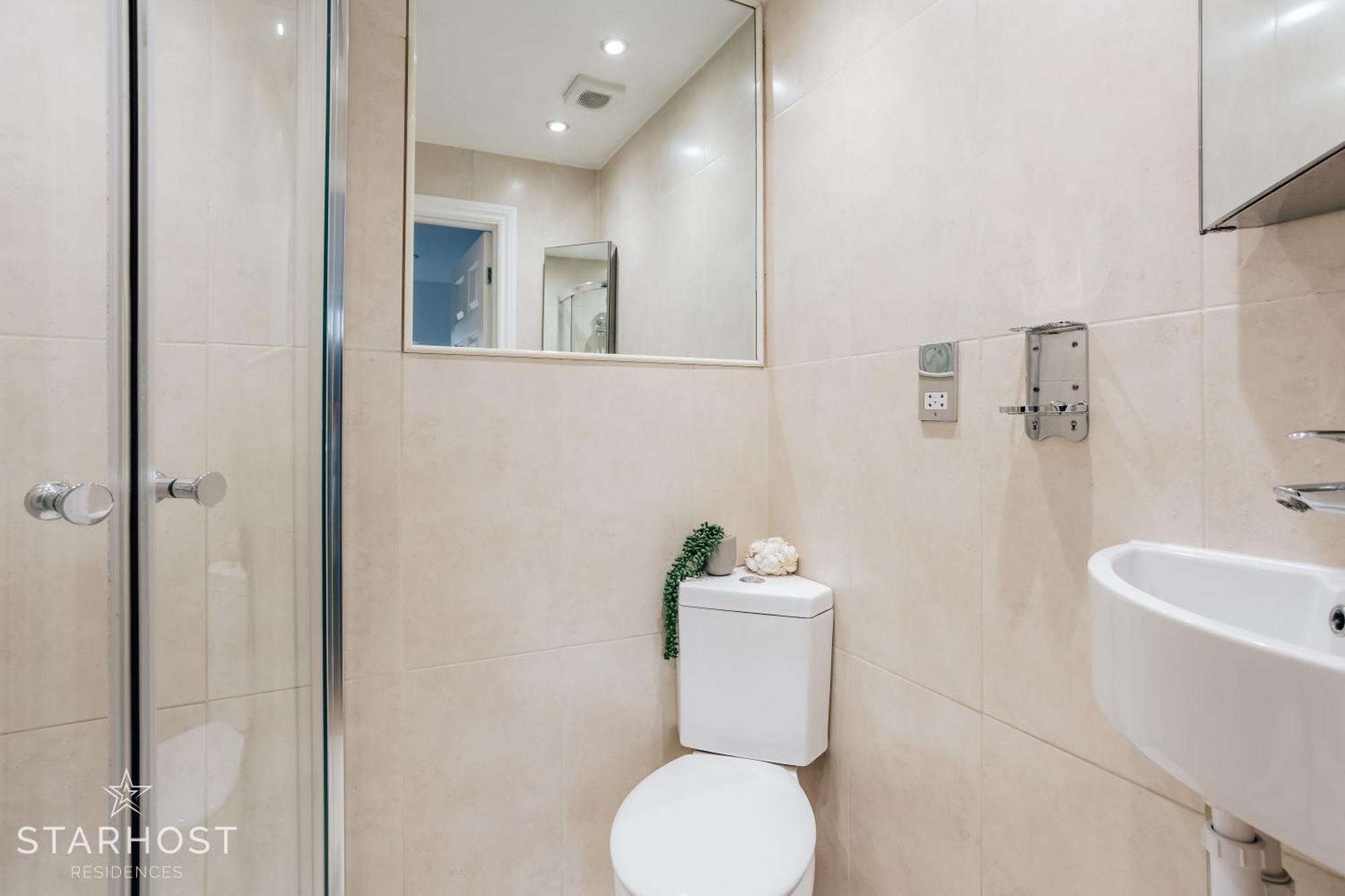 Central 3 Bed Apartment At Regents Court, Newbury Newbury  Extérieur photo